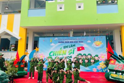 Hướng tới kỷ niệm Ngày thành lập Quân đội Nhân dân Việt Nam (22/12), Trường Mầm non Bình Minh đã tổ chức chương trình trải nghiệm “Em làm chiến sĩ tí hon”